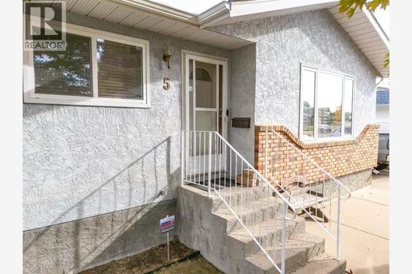 5 Stapeford Crescent SE
