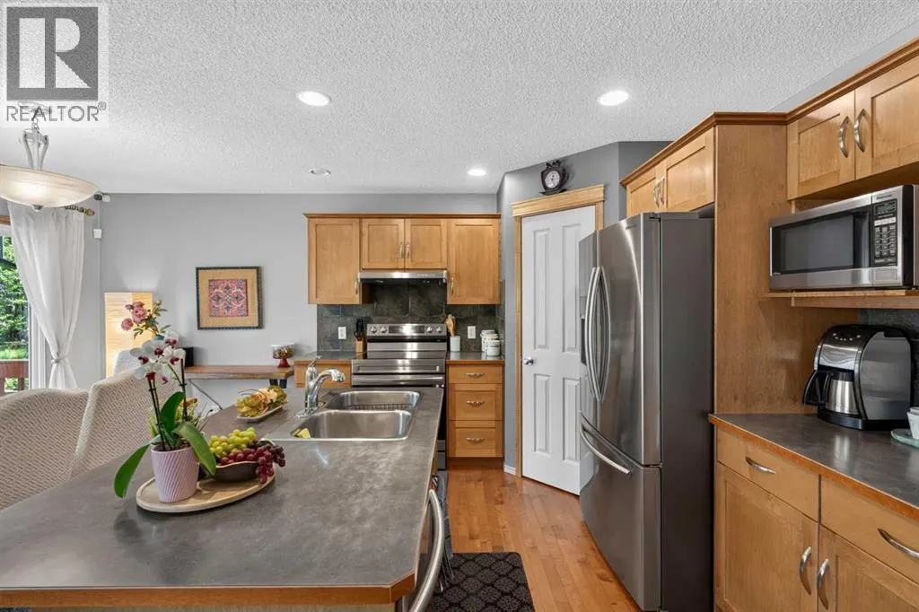 60 Tuscany Ridge Crescent NW