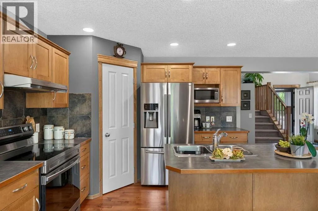 60 Tuscany Ridge Crescent NW