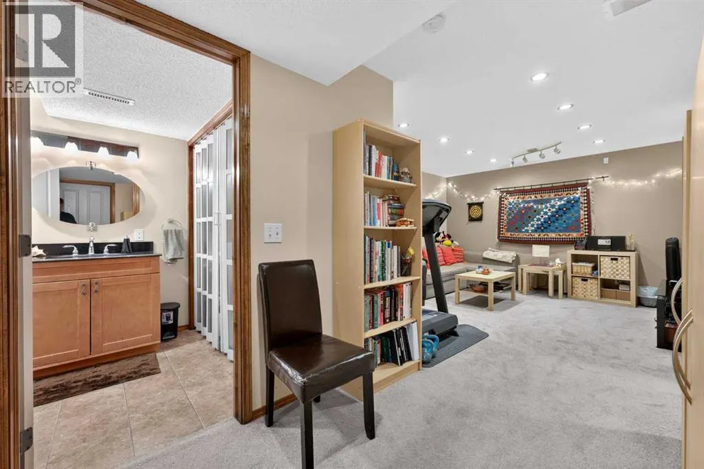 60 Tuscany Ridge Crescent NW
