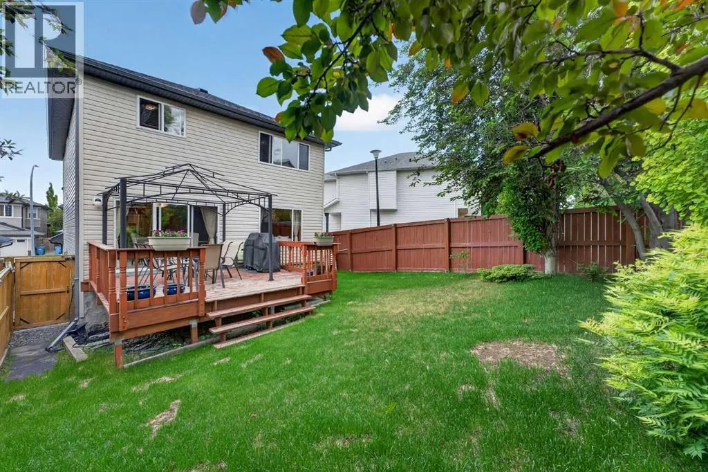 60 Tuscany Ridge Crescent NW