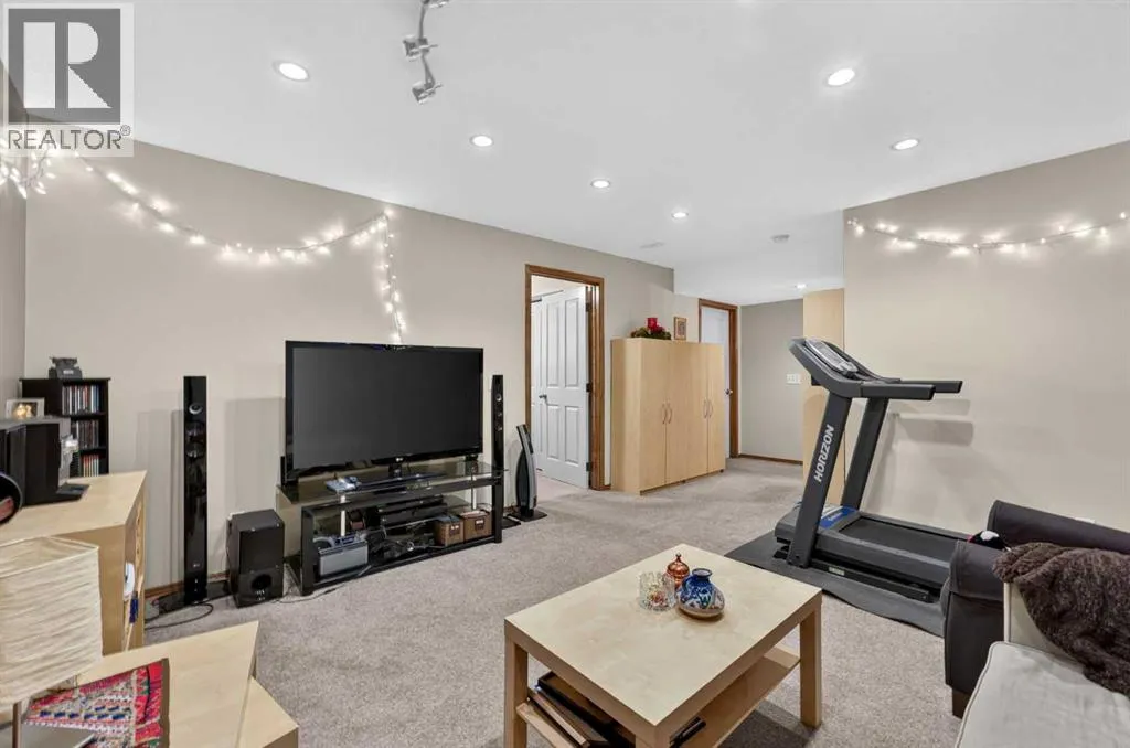60 Tuscany Ridge Crescent NW
