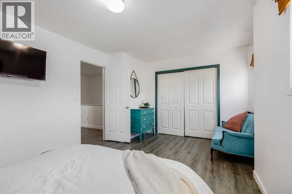 25, 156 Canoe Drive SW