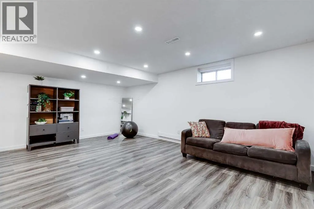 25, 156 Canoe Drive SW