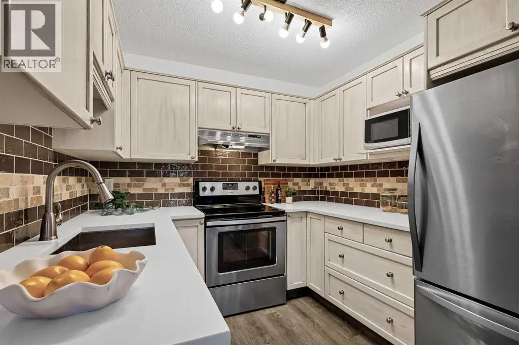25, 156 Canoe Drive SW