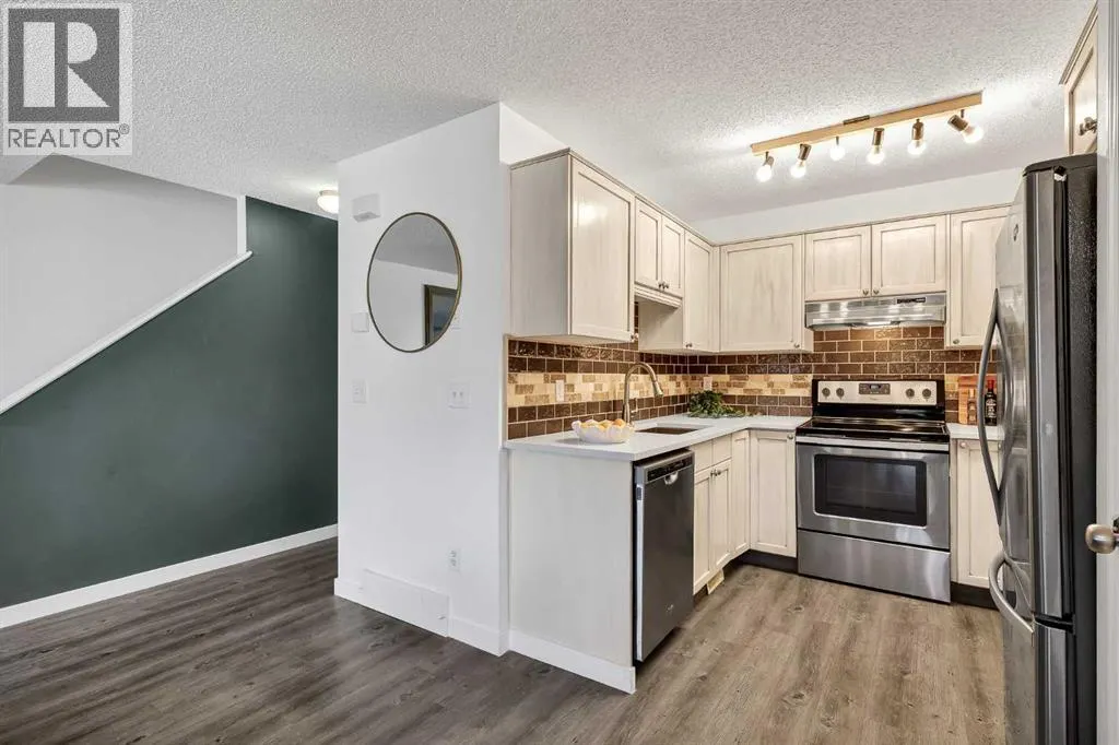 25, 156 Canoe Drive SW