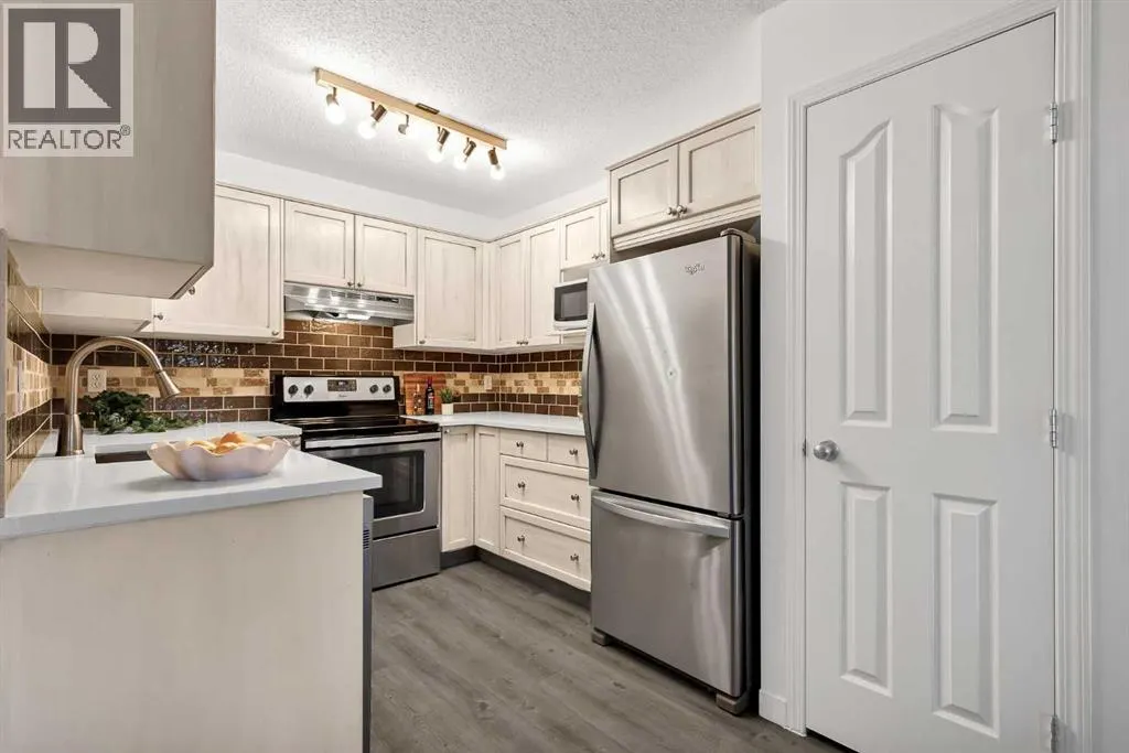 25, 156 Canoe Drive SW