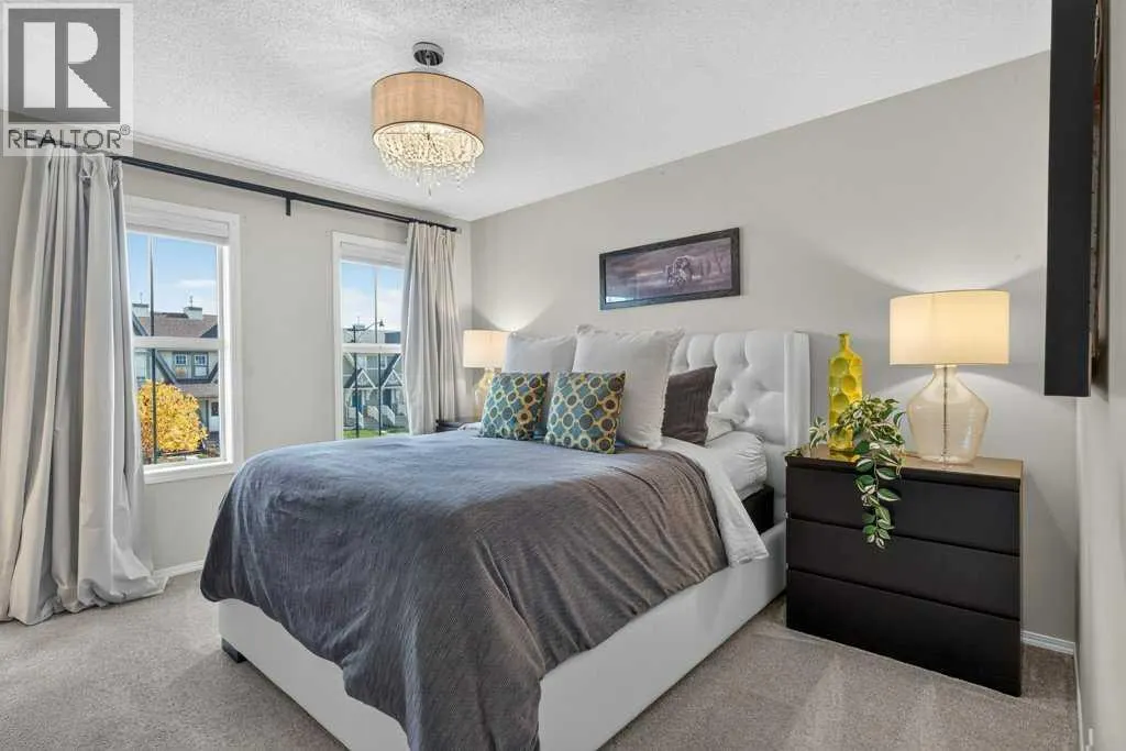 223 Elgin Point SE