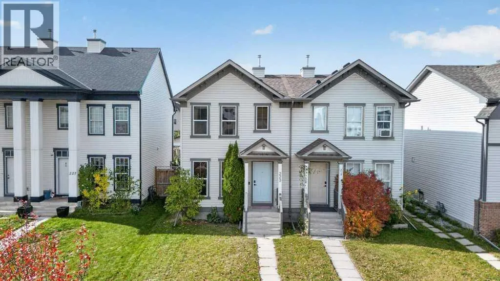 223 Elgin Point SE