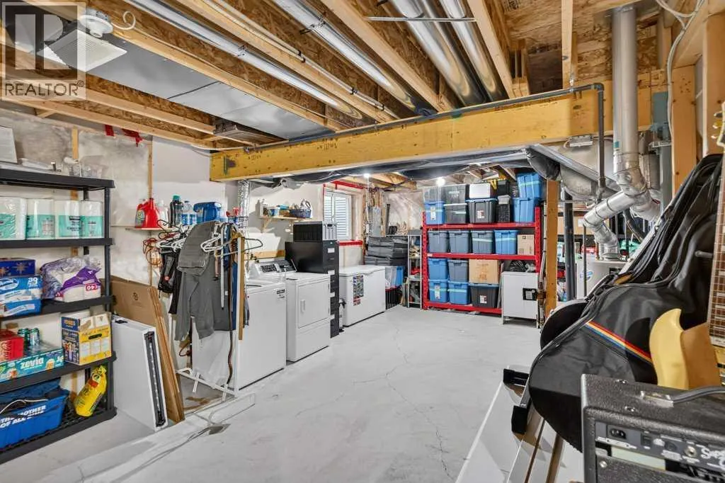 223 Elgin Point SE