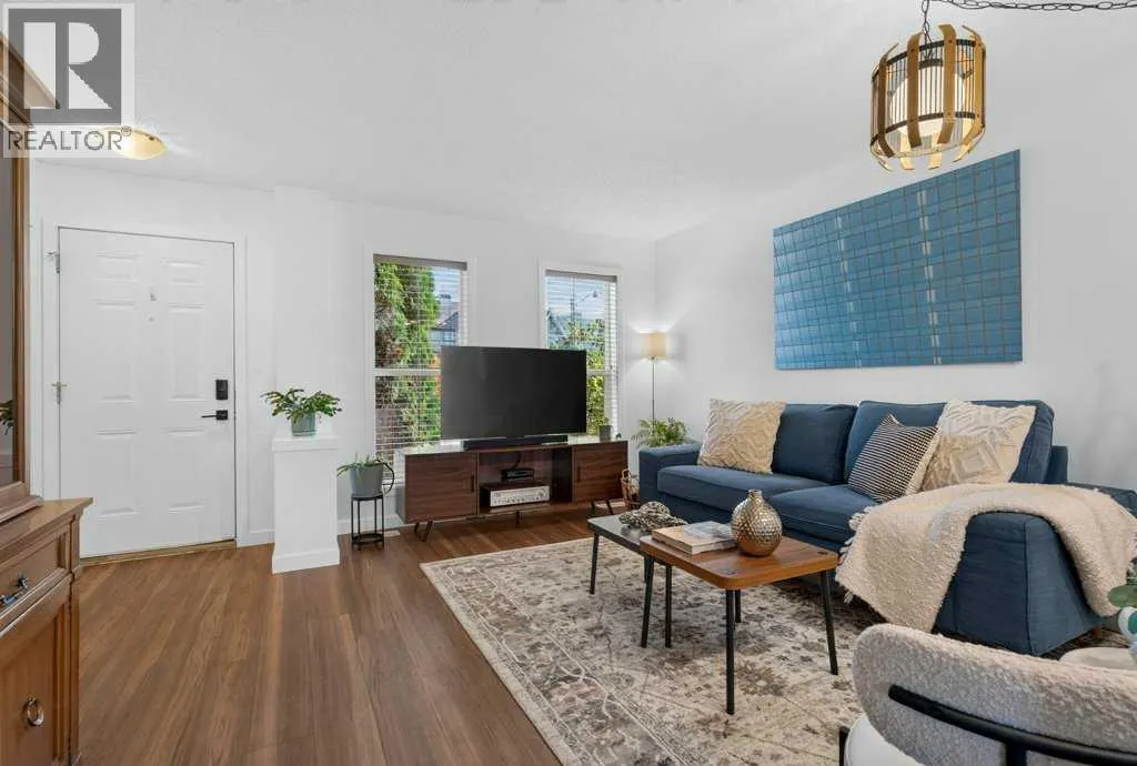 223 Elgin Point SE