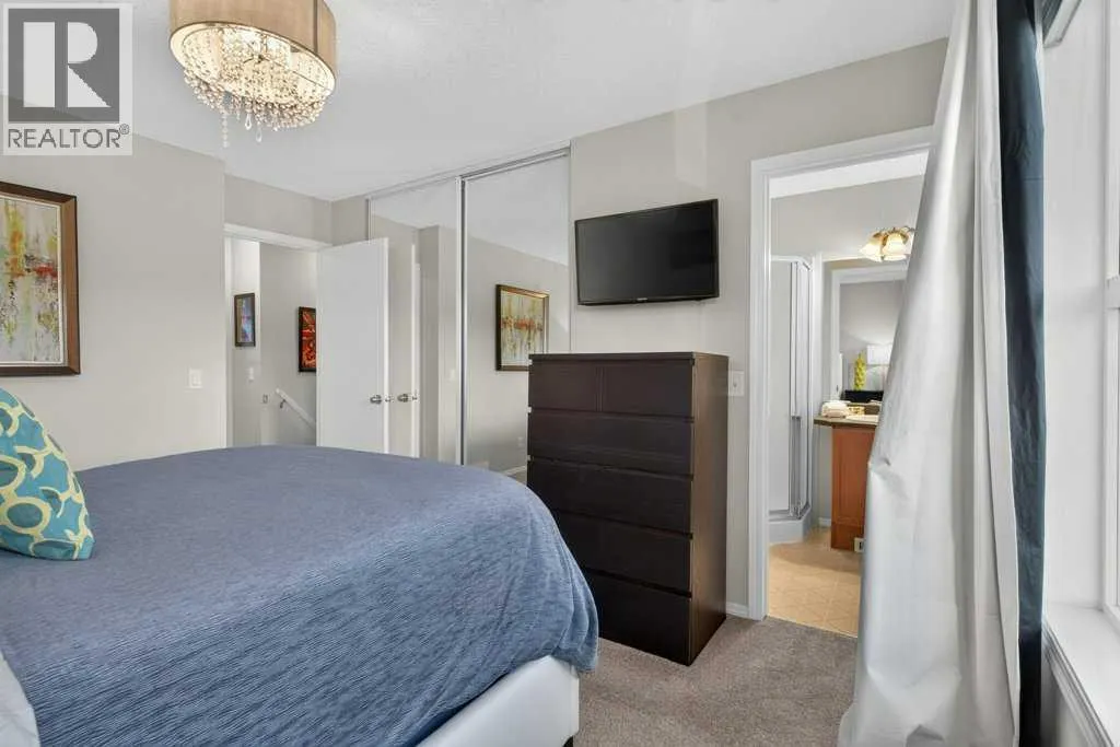 223 Elgin Point SE