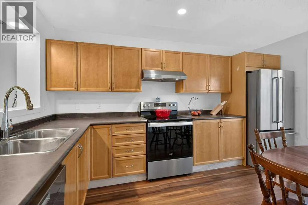 223 Elgin Point SE