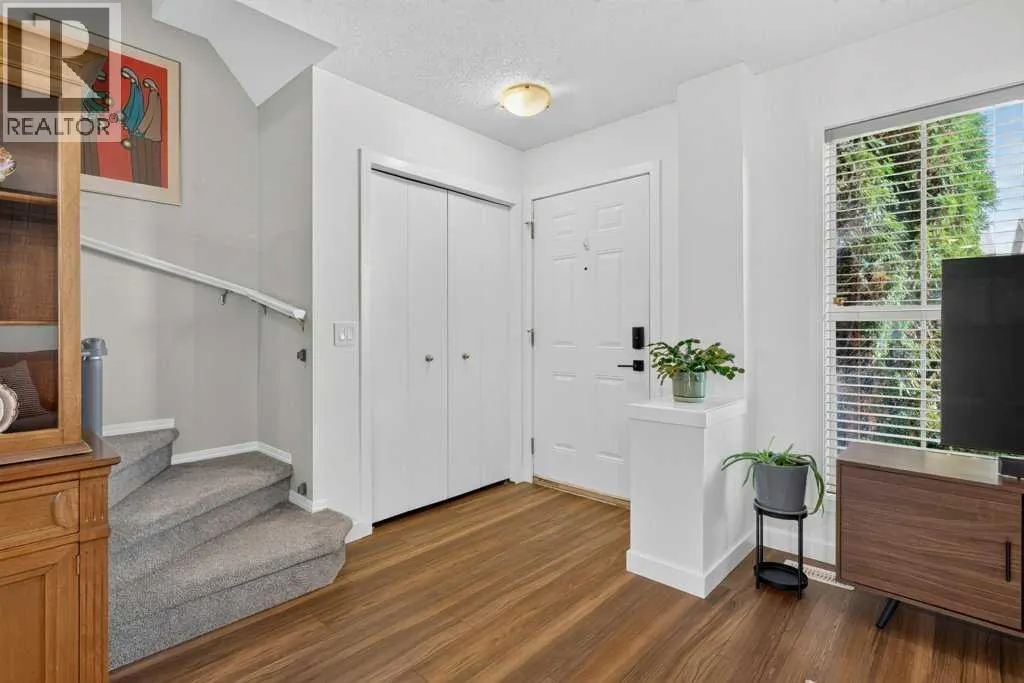 223 Elgin Point SE