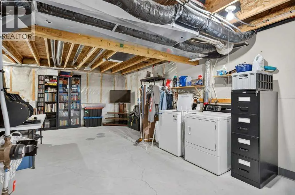 223 Elgin Point SE