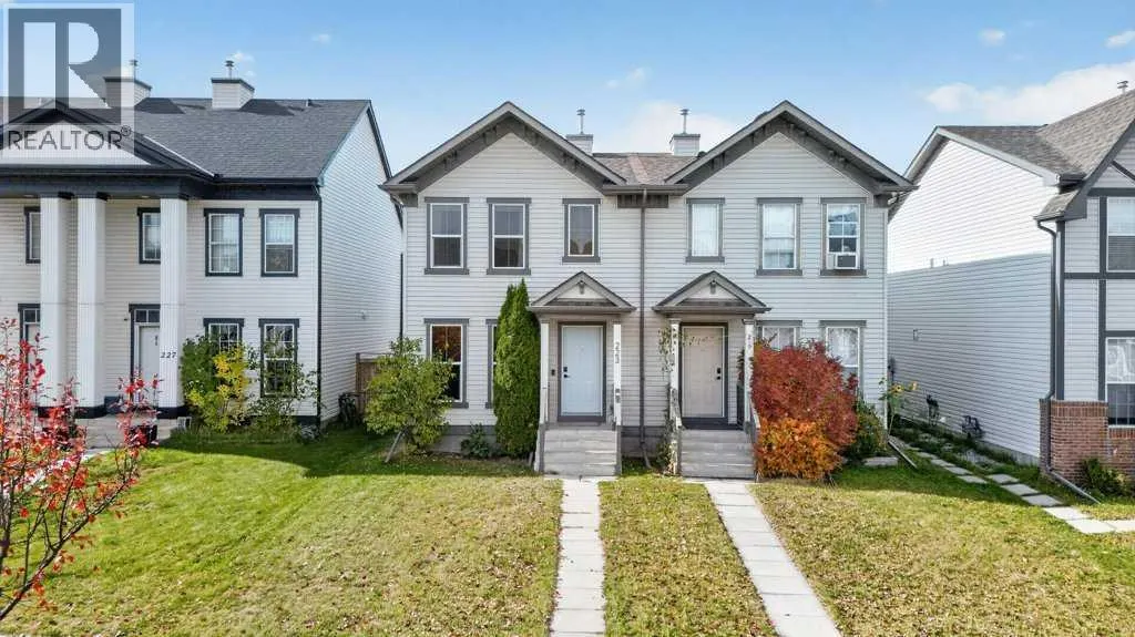223 Elgin Point SE