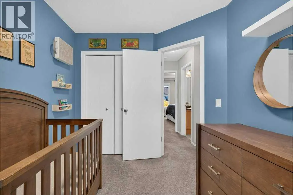 223 Elgin Point SE