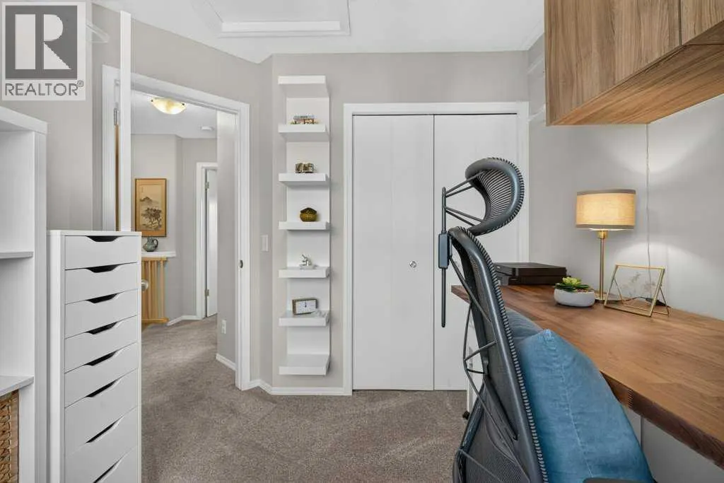 223 Elgin Point SE
