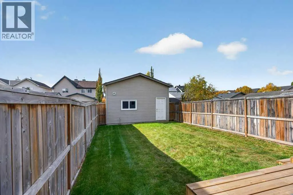 223 Elgin Point SE