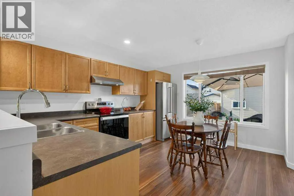 223 Elgin Point SE