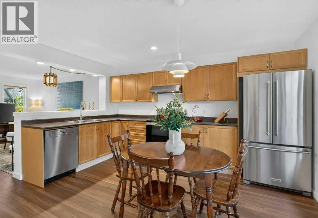 223 Elgin Point SE
