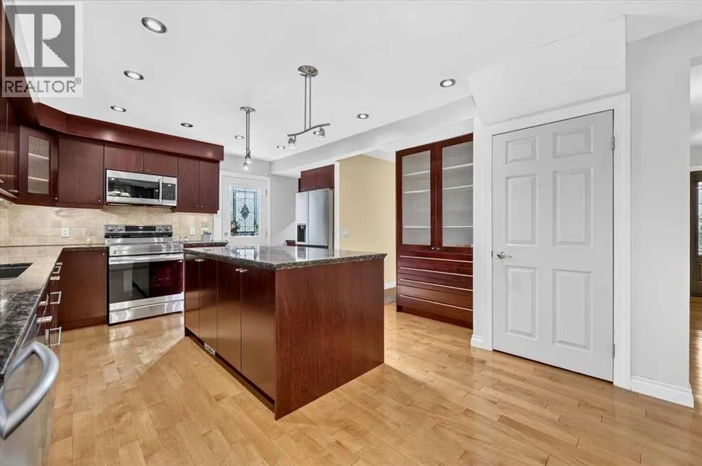316 Parkland Way SE