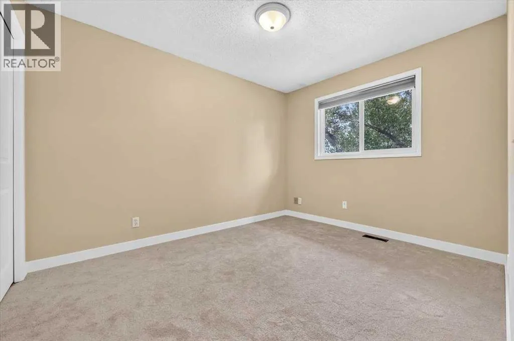 316 Parkland Way SE