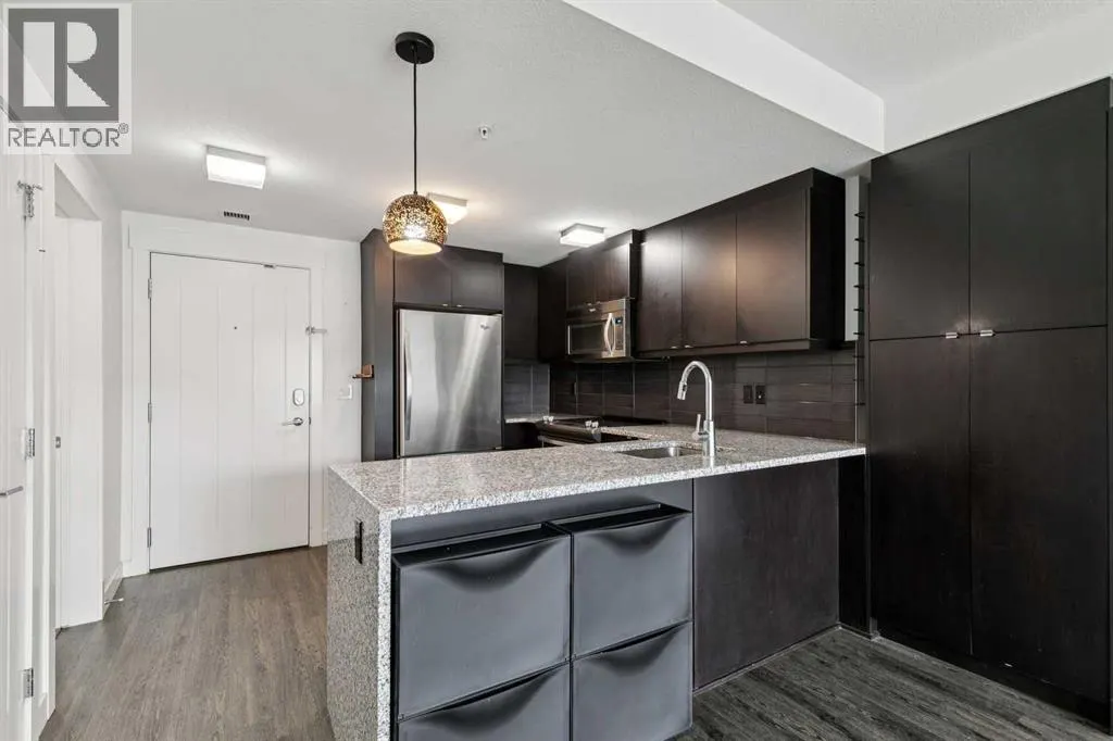 225, 15 Aspenmont Heights SW