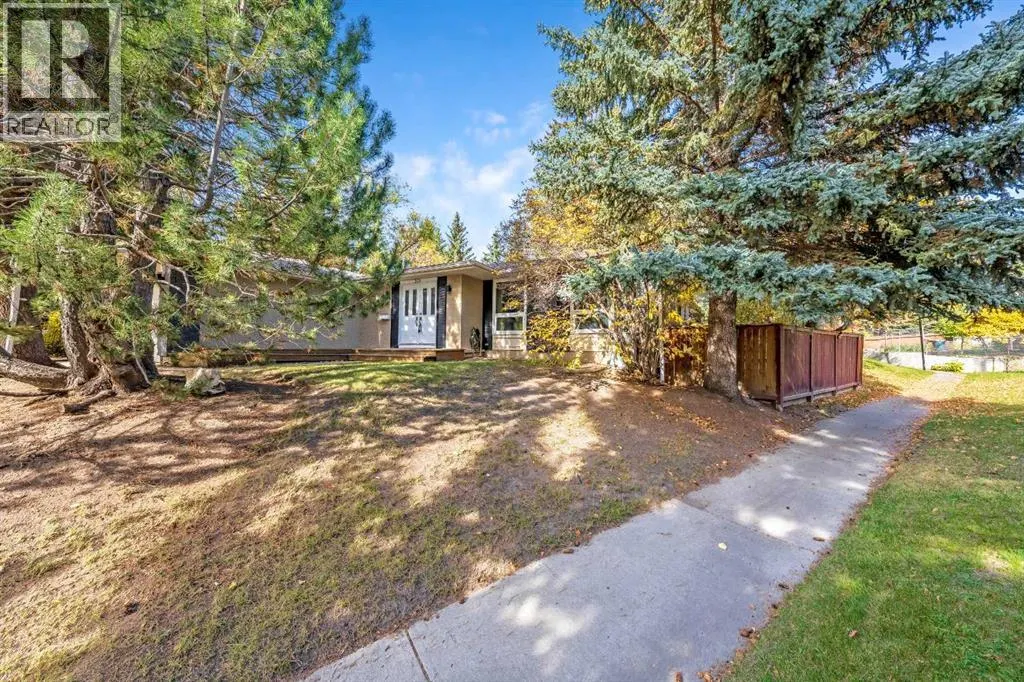 224 Varsity Crescent NW