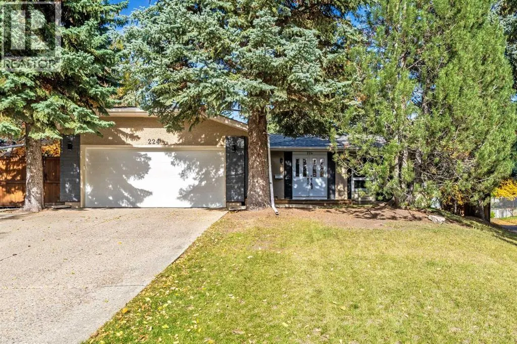 224 Varsity Crescent NW