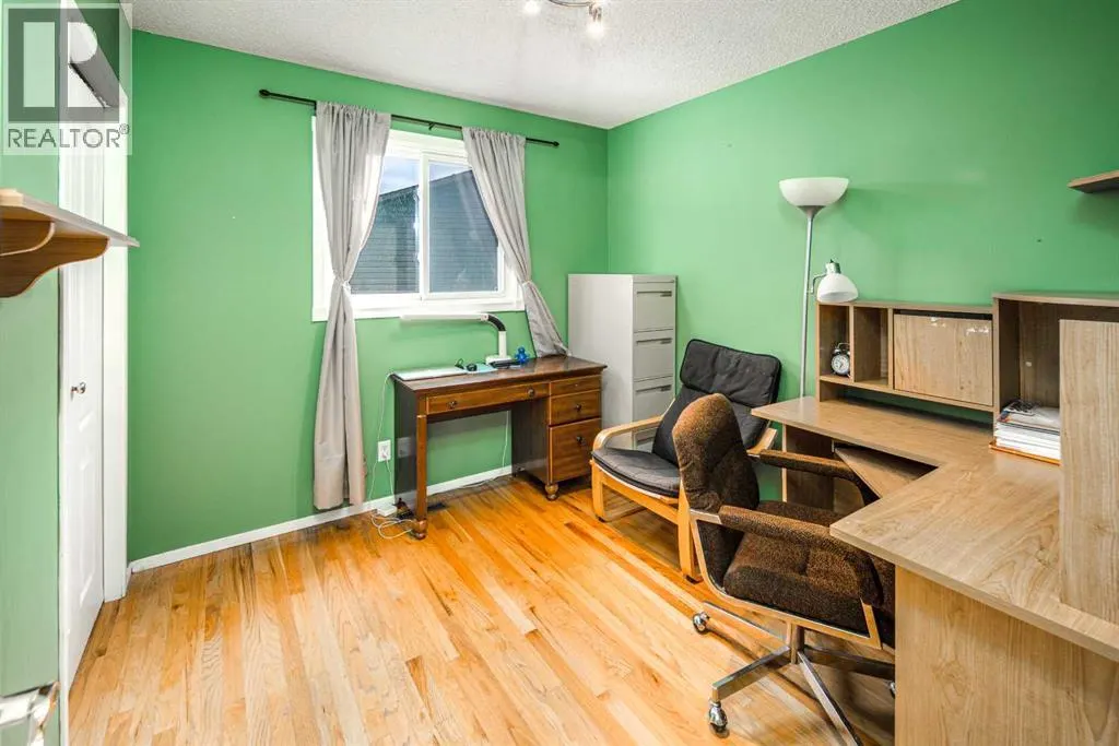 28 Hawkcliff Place NW