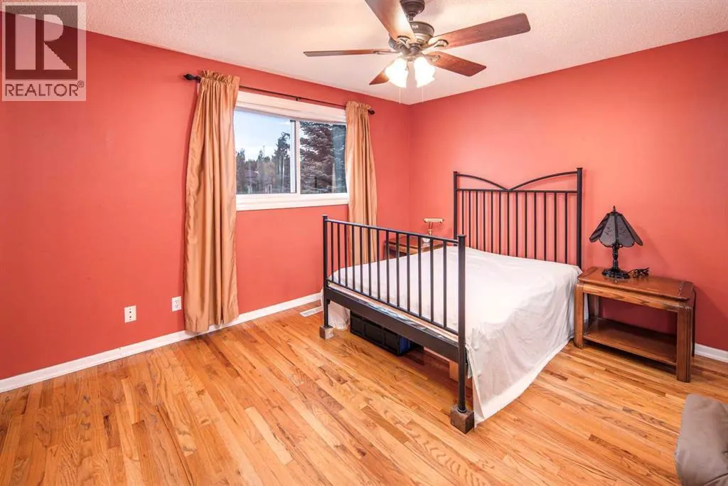 28 Hawkcliff Place NW