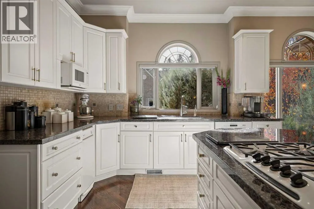 39 Baycrest Court SW