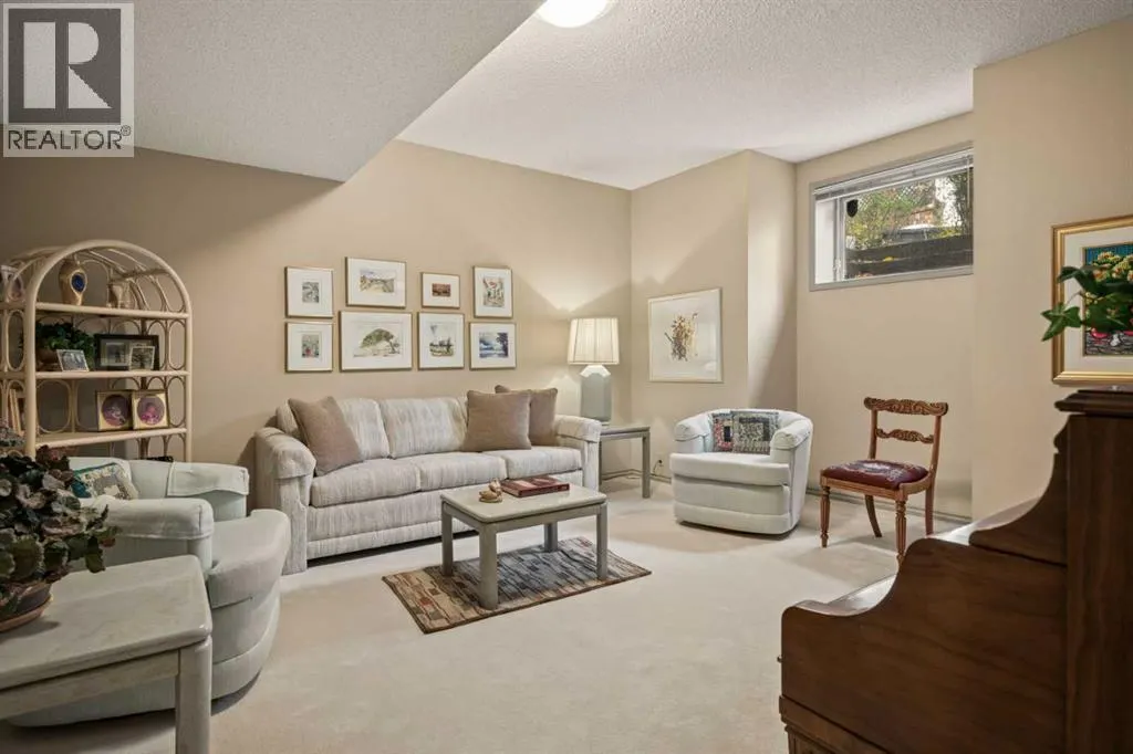 39 Baycrest Court SW