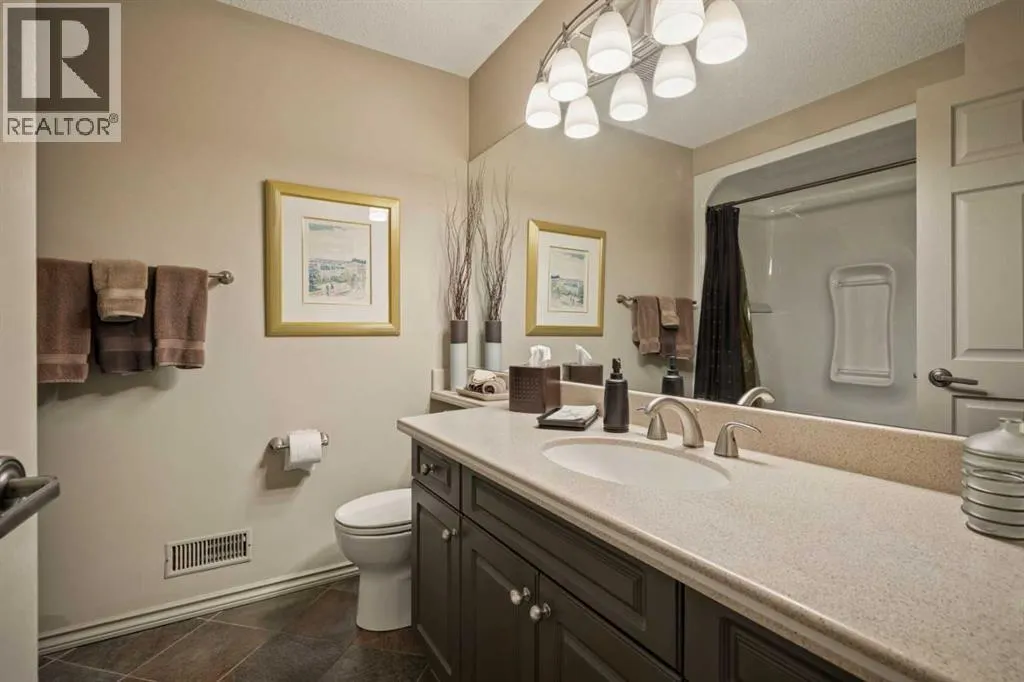 39 Baycrest Court SW
