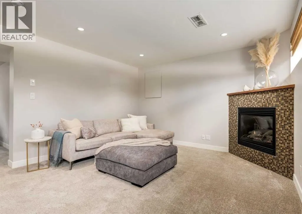 176 Mapleburn Drive SE