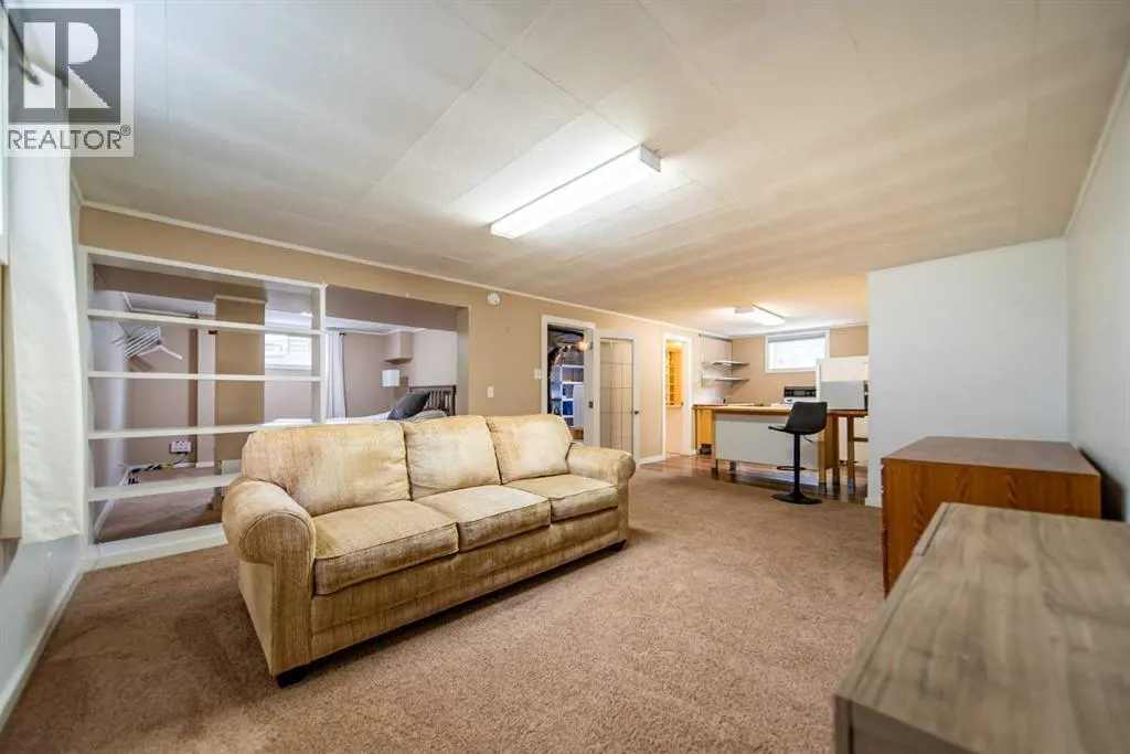 84 Waterloo Drive SW