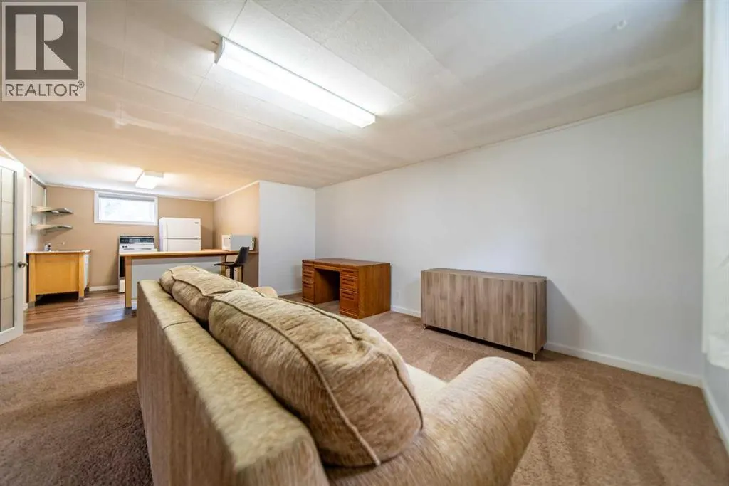 84 Waterloo Drive SW