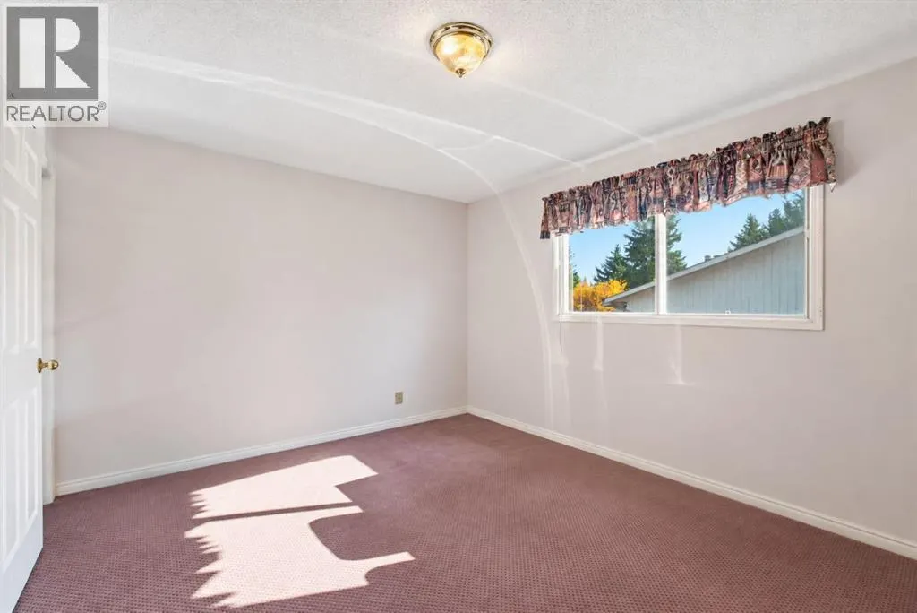 331 Oakfern Crescent SW