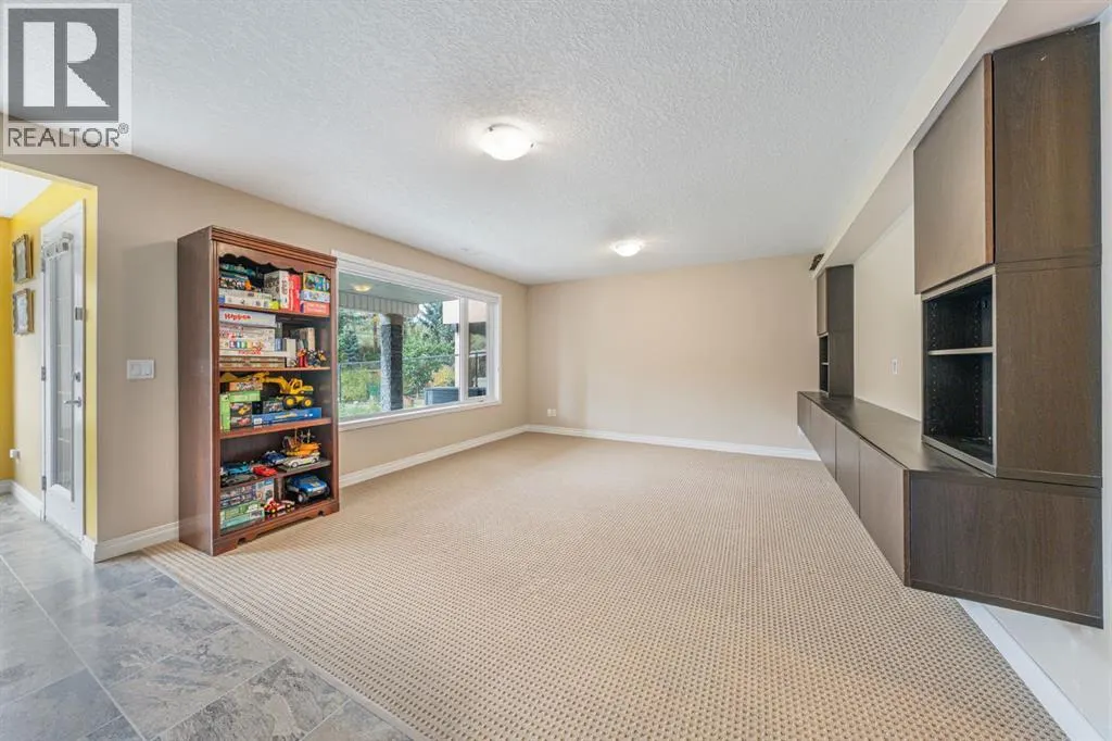 240 everglade Circle SW