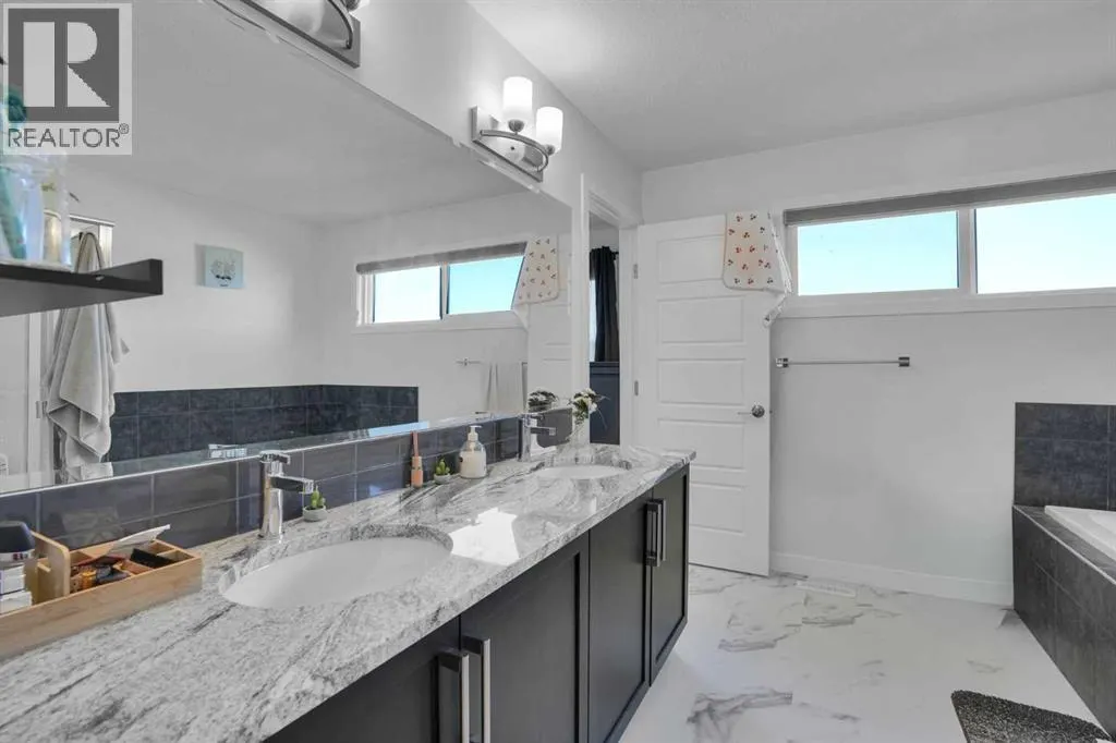 314 Corner Meadows Way NE