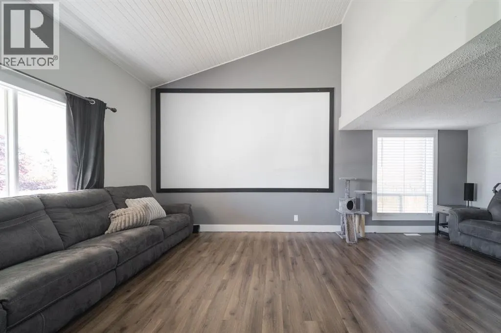 162 Maclaren Crescent