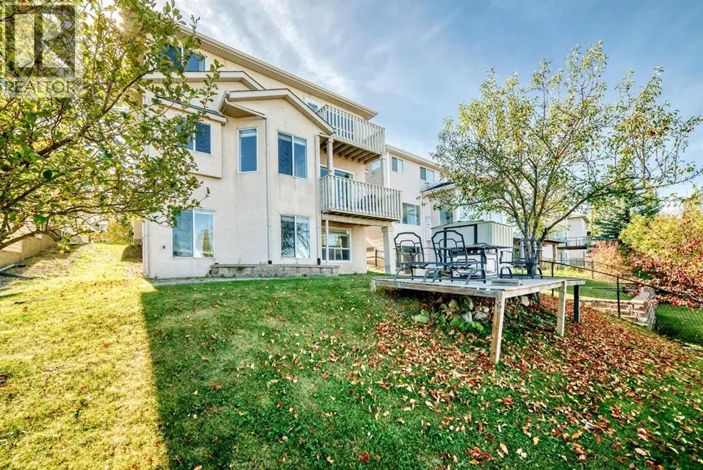 255 Edgebrook Park NW