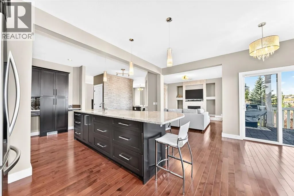 255 Edgebrook Park NW