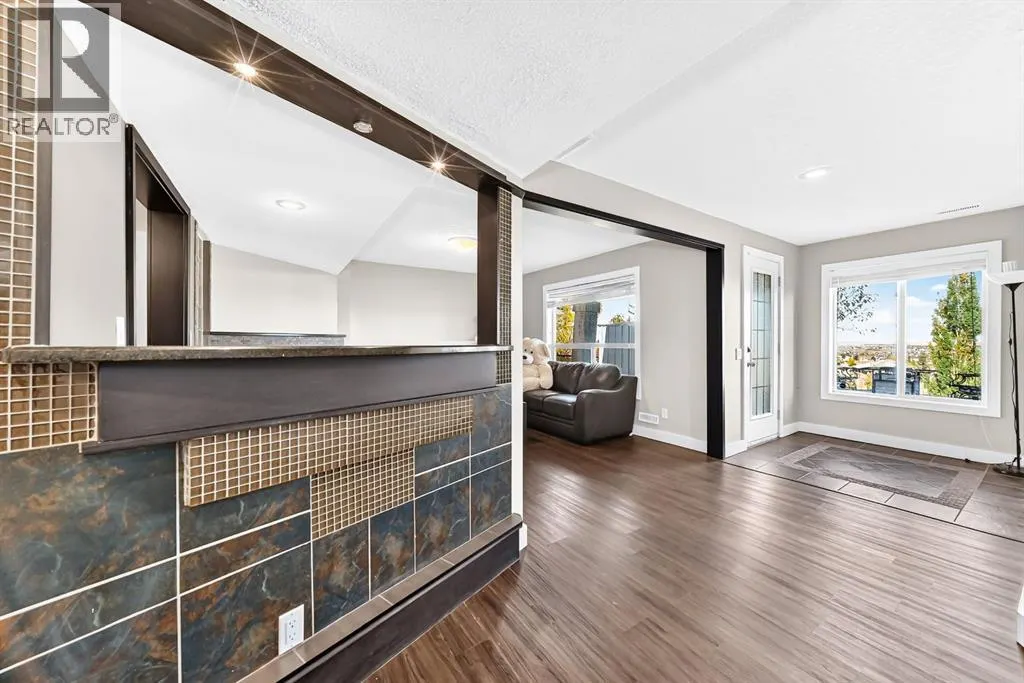 255 Edgebrook Park NW