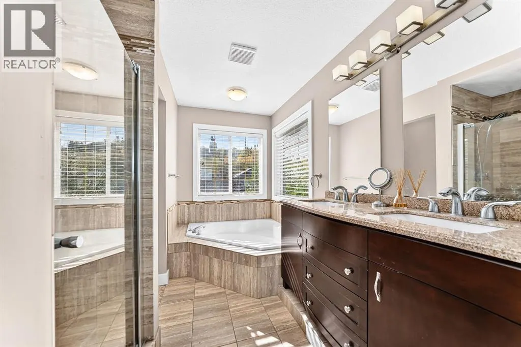 255 Edgebrook Park NW