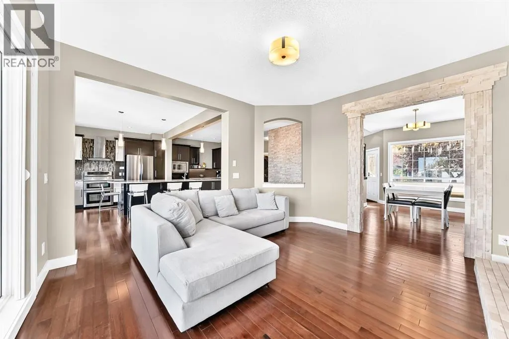 255 Edgebrook Park NW