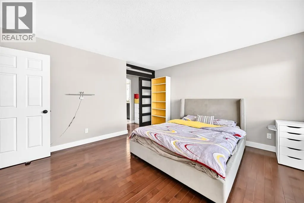 255 Edgebrook Park NW