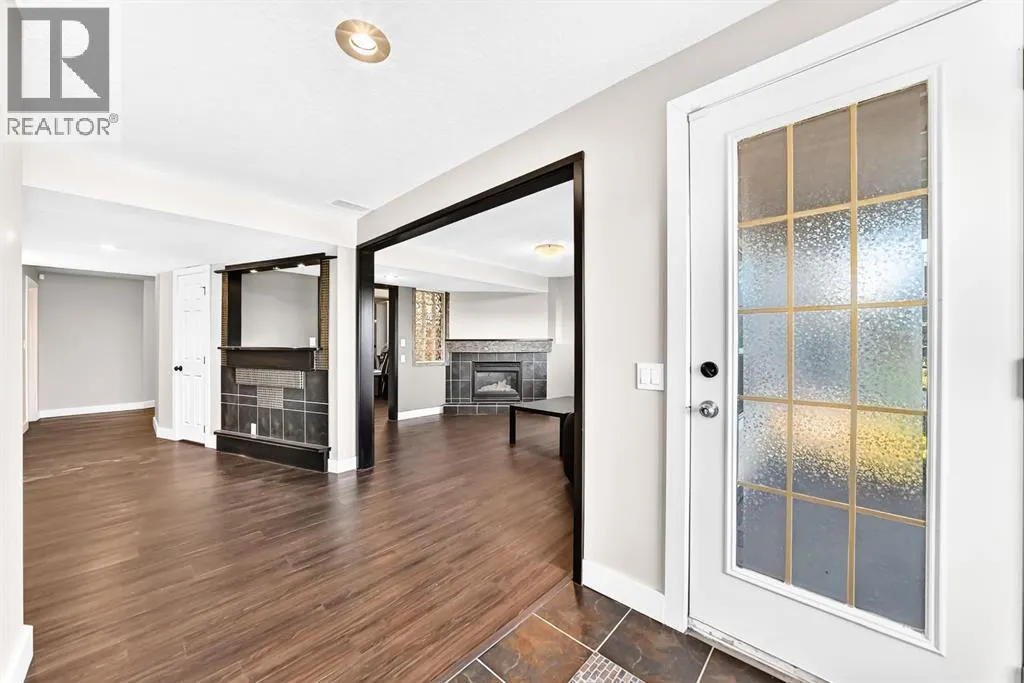 255 Edgebrook Park NW