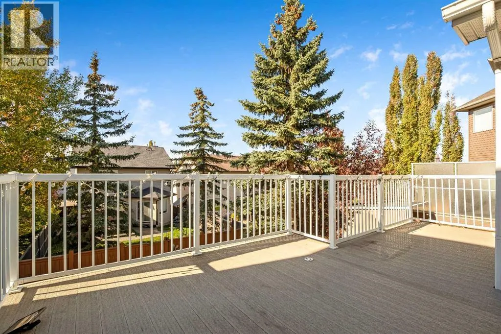 44 Rocky Ridge Close NW